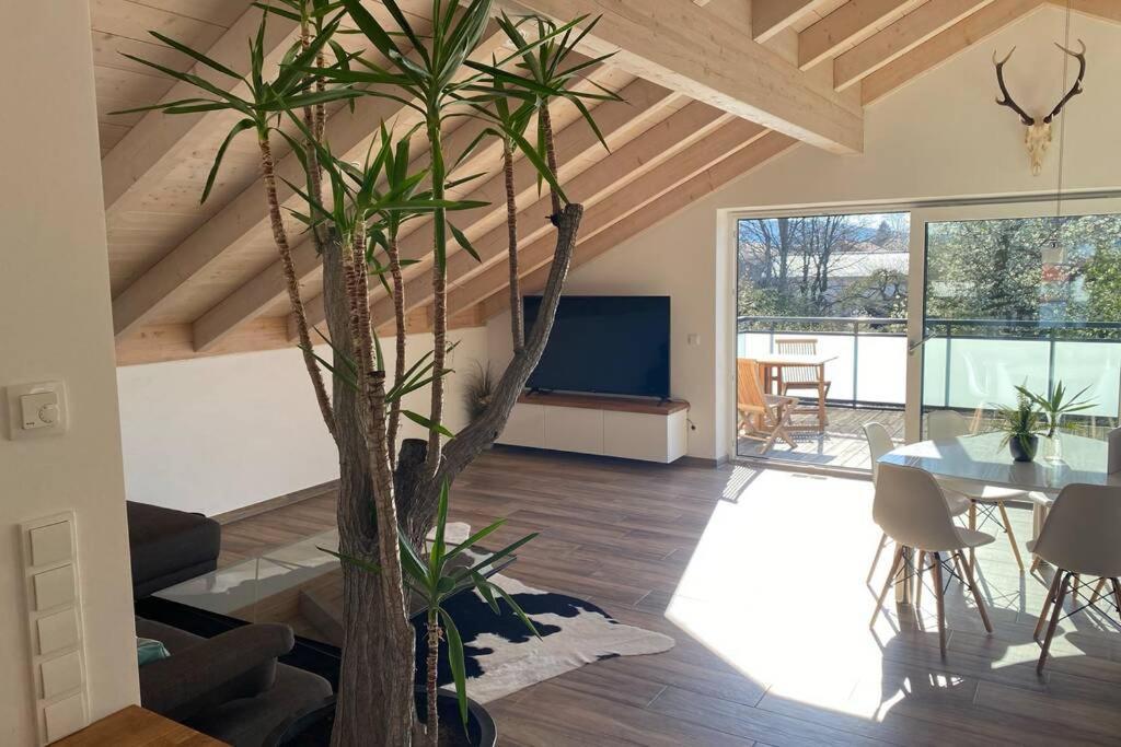 Lichtdurchflutete Wohnung Mit Grosser Dachterrasse Bruckmuhl Bagian luar foto