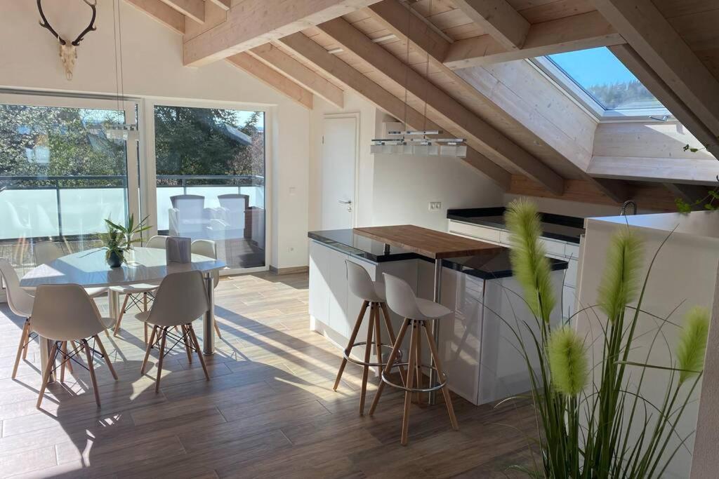 Lichtdurchflutete Wohnung Mit Grosser Dachterrasse Bruckmuhl Bagian luar foto