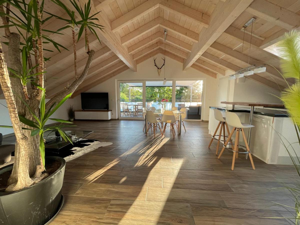 Lichtdurchflutete Wohnung Mit Grosser Dachterrasse Bruckmuhl Bagian luar foto