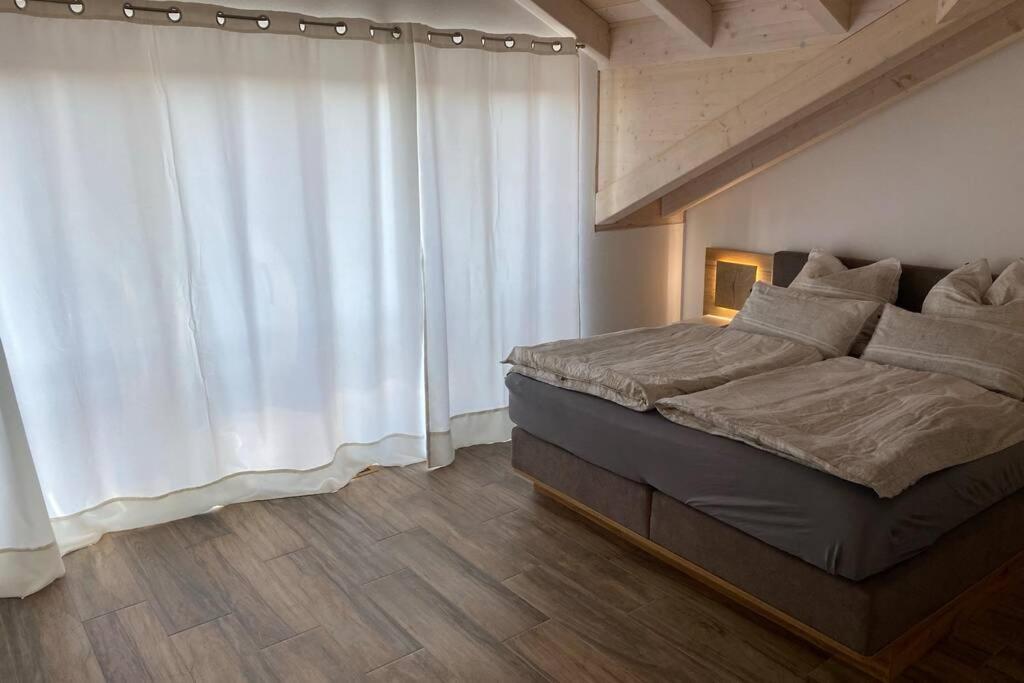 Lichtdurchflutete Wohnung Mit Grosser Dachterrasse Bruckmuhl Bagian luar foto