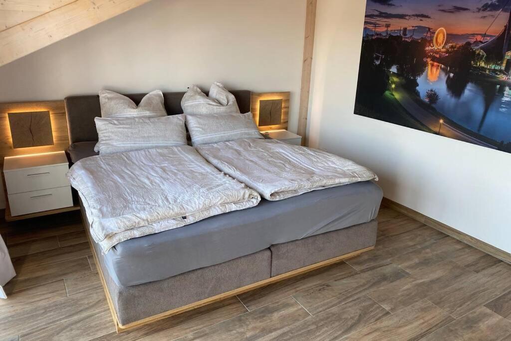 Lichtdurchflutete Wohnung Mit Grosser Dachterrasse Bruckmuhl Bagian luar foto