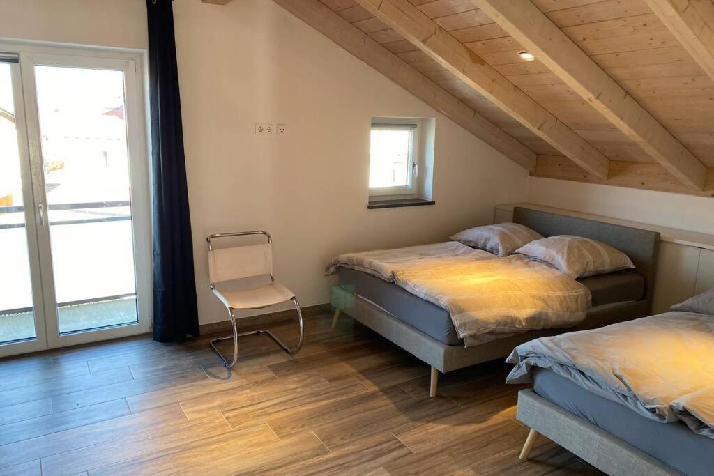 Lichtdurchflutete Wohnung Mit Grosser Dachterrasse Bruckmuhl Bagian luar foto